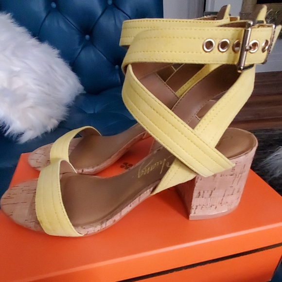 Arturo Chiang Shoes - Arturo Chiang Sandals